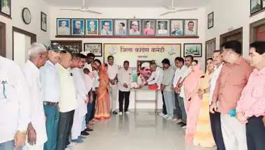 राजीव गांधी की जयंती पर कांग्रेसजनों ने अर्पित की श्रद्धांजलि