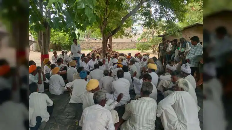 आदिवासी दिवस समारोह के आयोजन पर की चर्चा