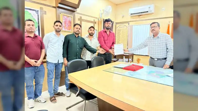 राजस्थान पटवार संघ ने लंबित मांगों के समर्थन में जिला कलेक्टर को सौंपा ज्ञापन
