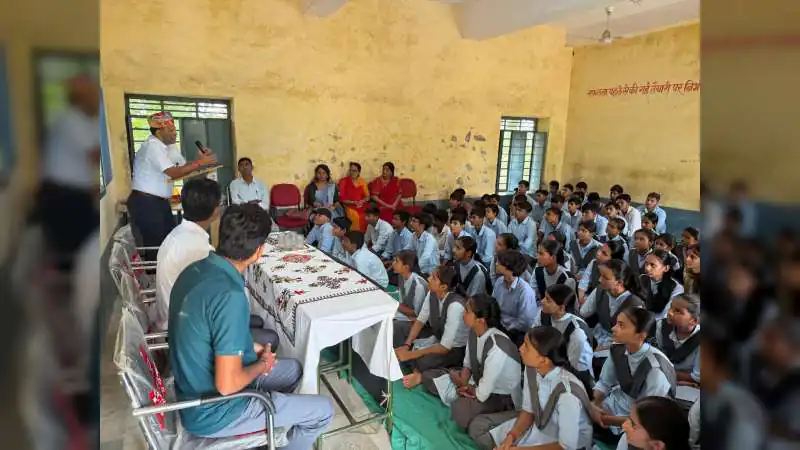 अच्छे स्पर्श व बूरे स्पर्श का फर्क समझो और सुरक्षित रहो-न्यायाधीश