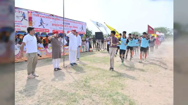 बिशनगढ़ में राज्य स्तरीय सब जूनियर नेहरू हॉकी प्रतियोगिता में 29 जिलों के खिलाड़ी दिखा रहे हैं दम, पहले मैच में जालोर-उदयपुर से 4-0 से हारा