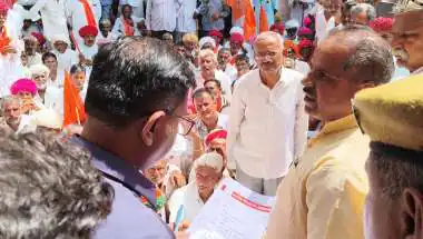जालोर में किसानों ने आक्रोश जताया, बारिश के अभाव में फसलें बर्बाद हुई, अकाल घोषित करने की मांग