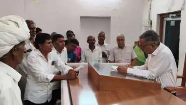 मालगढ़ सोसायटी के व्यवस्था के विरुद्ध किसानों ने एडीएम को ज्ञापन सौंपा
