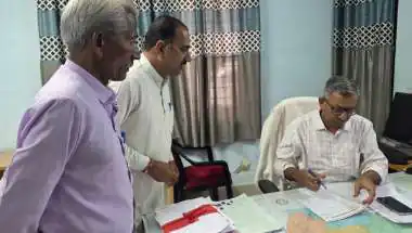 साडन गांव में नर्मदा के पानी की सप्लाई नहीं होने पर ग्रामीण परेशान, सौंपा ज्ञापन