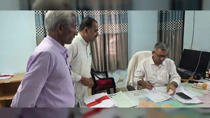 साडन गांव में नर्मदा के पानी की सप्लाई नहीं होने पर ग्रामीण परेशान, सौंपा ज्ञापन