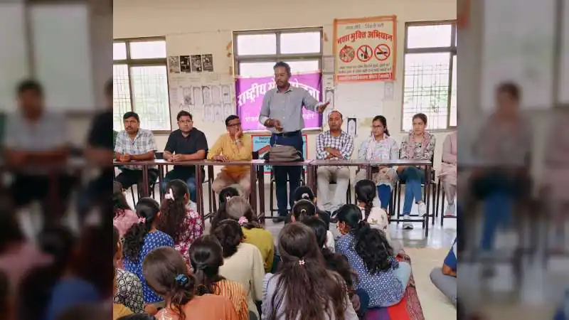 रक्तदान की शपथ से लेकर हुनर की उड़ान तक दिया जागरूकता का संदेश