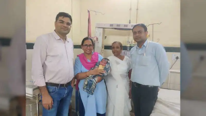 जालोर में हाई रिस्क प्रेग्नेंसी में महिला का सुरक्षित सामान्य प्रसव, प्रसूता ने 4 किलो 200 ग्राम वजन की बच्ची को दिया जन्म