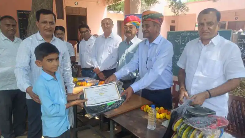 रोटरी क्लब ने तीखी में तीन स्कूलों के विद्यार्थियों का किया सम्मान