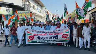 कांग्रेस ने निकाला विरोध मार्च, केंद्र सरकार एवं मुख्य निर्वाचन आयुक्त के खिलाफ जताया विरोध