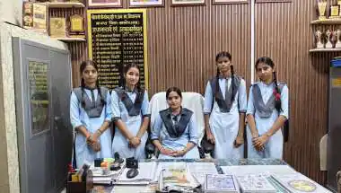 छात्रा मित्तल एक दिन के लिए बनी पीएम श्री विद्यालय बागरा की प्रिंसिपल 