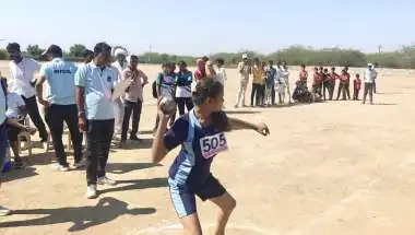 सरदारगढ़ खेड़ा में चल रही 70वीं जिला स्तरीय एथलेटिक्स प्रतियोगिता में एथलीटों ने दिखाया दमखम