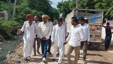 रोमेरो मार्ग पर गंदे पानी के जमाव का निरीक्षण कर जल्द समाधान का दिया आश्वासन 