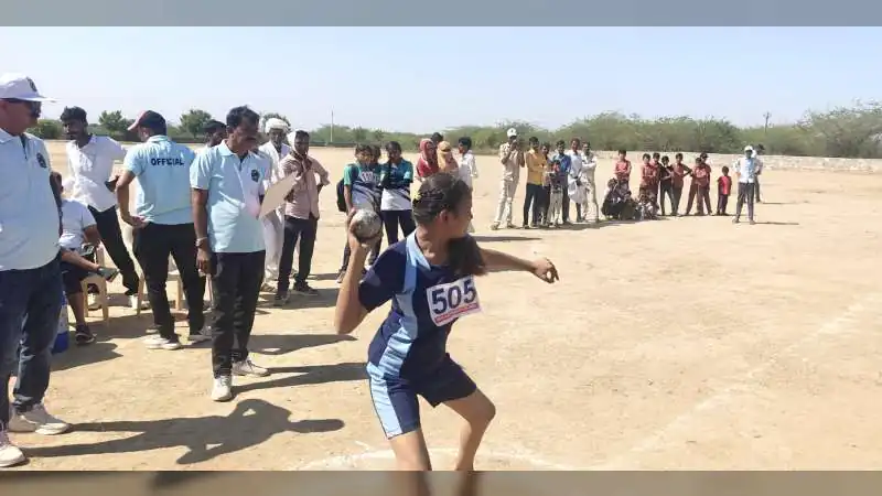 सरदारगढ़ खेड़ा में चल रही 70वीं जिला स्तरीय एथलेटिक्स प्रतियोगिता में एथलीटों ने दिखाया दमखम