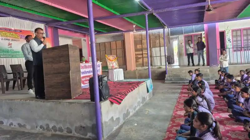 ट्रांसफॉर्मेटिव ट्यूसडे कार्यक्रम के तहत न्यायिक अधिकारियों ने विद्यार्थियों को बताए कानूनी अधिकार