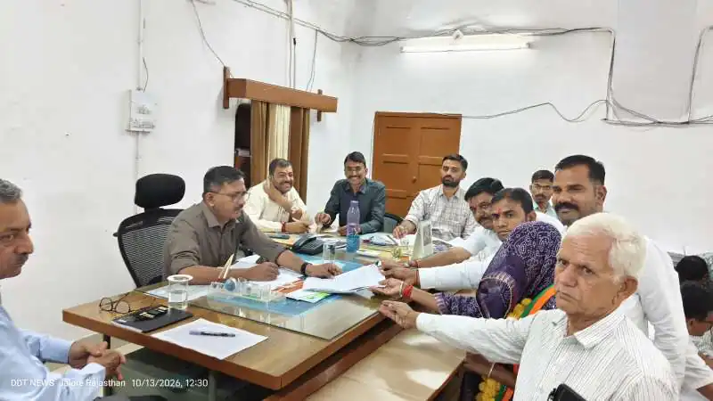 प्रथम दिन जिला परिषद सदस्यों के लिए 26 व्यक्तियों द्वारा 29 नामांकन व पंचायत समिति सदस्यों के लिए 56 व्यक्तियों द्वारा 62 नामांकन प्राप्त हुए
